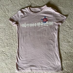 Aeropostale light pink shirt w/ rose design!